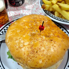 burgerite-aigu-pour-choisis-ton-resto-blog-restaurant-geneve-choisis-ton-resto-a-geneve-american-diner-les-paquis