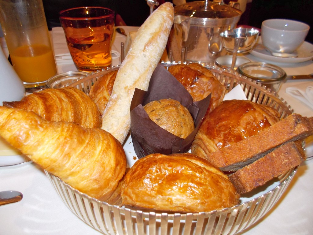 breakfast-time-the-dochester-london-londres-choisis-ton-resto-blog-restaiurants-suisse-uk-genève-londres