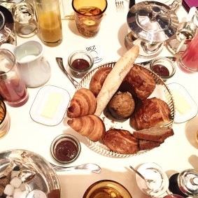 breakfast-time-the-dochester-london-londres-choisis-ton-resto-blog-restaiurants-suisse-uk-genève-londres