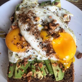 avocado-toast-au-banc-d'essai-choisis-ton-resto-bllog-restaurant-genève-suisse