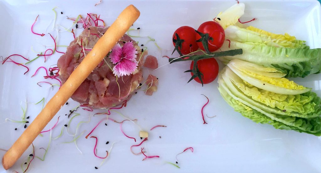 saint-tropez-hot-spot-blog- suisse-restaurant-genève-choisis-ton-resto-12- lieux-ne-pas-manquer 